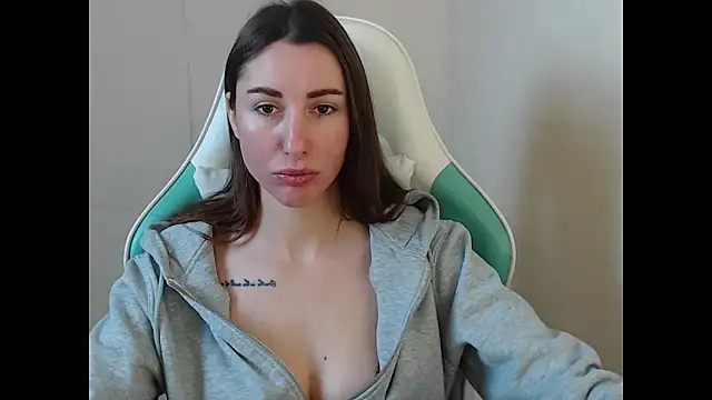 Snapshot of cammila_horn chatting on 13, 1, 2026 cammila horn online show from 13, 1, 2026