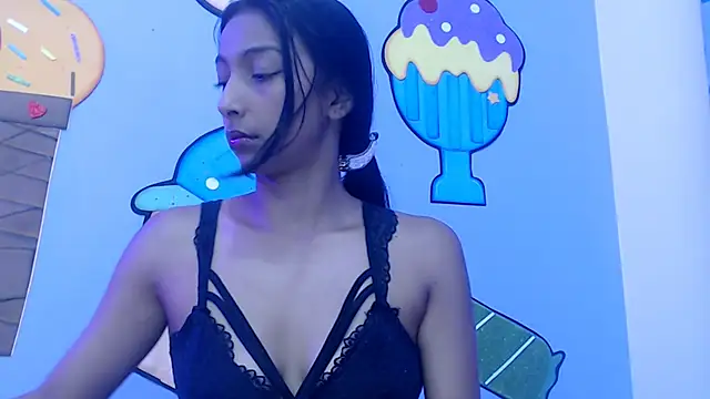 Snapshot of skinnysexzara18 chatting on 3, 2, 2026 skinnysexzara18 online show from 3, 2, 2026