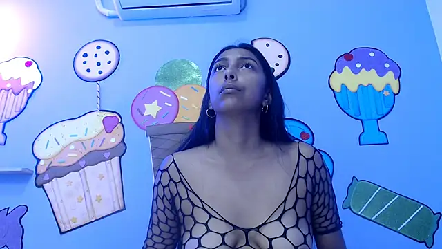 Snapshot of skinnysexzara18 chatting on 2, 3, 2026 skinnysexzara18 online show from 2, 3, 2026