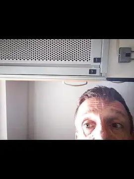 Snapshot of Erz84 chatting on 5, 12, 2025 Erz84 online show from 5, 12, 2025