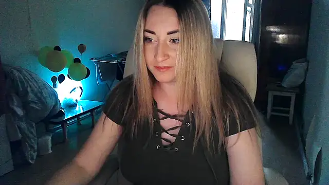 Snapshot of FoxyAnn12 chatting on 21, 6, 2026 FoxyAnn12 online show from 21, 6, 2026