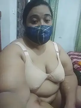 Snapshot of momo_loves chatting on 4, 6, 2026 momo loves online show from 4, 6, 2026