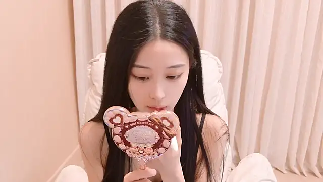 Snapshot of iiiiiiiiiu chatting on 16, 4, 2026 iiiiiiiiiu online show from 16, 4, 2026
