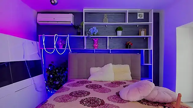 Snapshot of StephieRousee chatting on 2, 2, 2026 StephieRousee online show from 2, 2, 2026