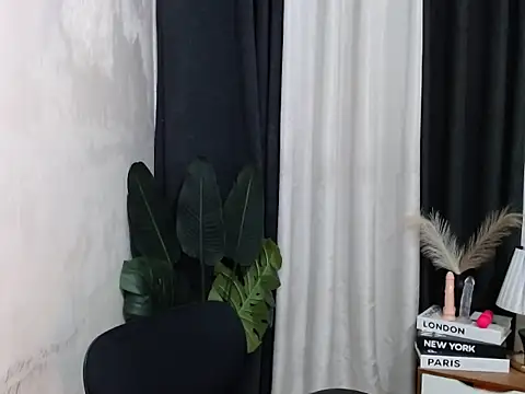 Pretty Lys online show from 4, 4, 2026