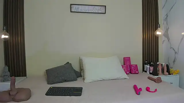 Snapshot of mia_gold_ chatting on 9, 7, 2026 mia gold online show from 9, 7, 2026