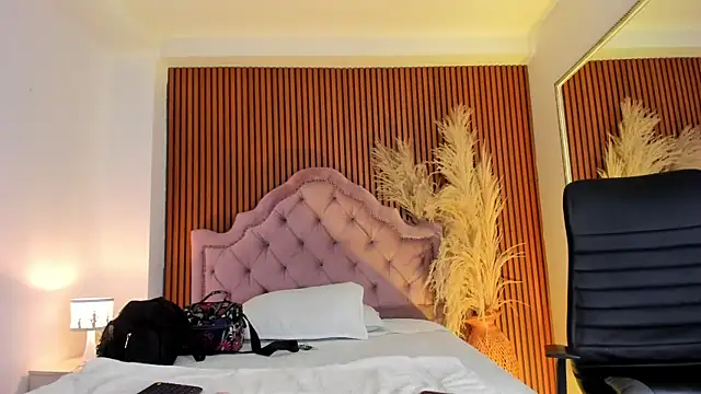 Snapshot of Violett_hott_ chatting on 26, 4, 2026 Violett hott online show from 26, 4, 2026