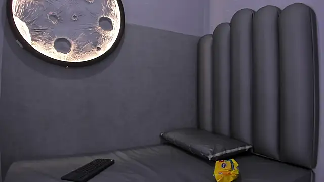 Snapshot of Luna__02 chatting on 18, 2, 2026 Luna 02 online show from 18, 2, 2026