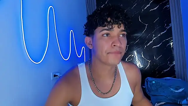 Snapshot of jamescurly00 chatting on 11, 1, 2026 jamescurly00 online show from 11, 1, 2026