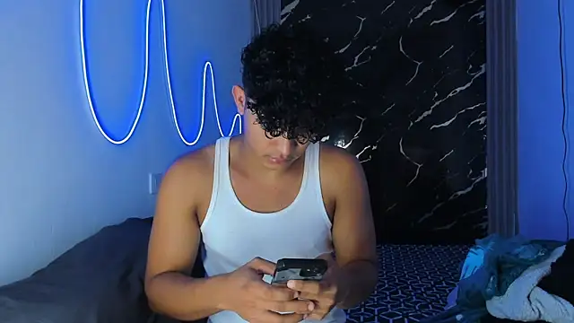 Snapshot of jamescurly00 chatting on 13, 1, 2026 jamescurly00 online show from 13, 1, 2026