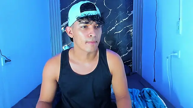 Snapshot of jamescurly00 chatting on 6, 2, 2026 jamescurly00 online show from 6, 2, 2026