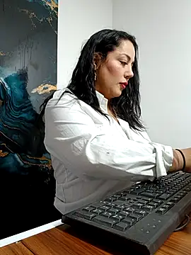 Snapshot of roousehoney chatting on 7, 1, 2026 roousehoney online show from 7, 1, 2026