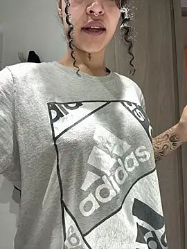 crystal dlun online show from 22, 3, 2026