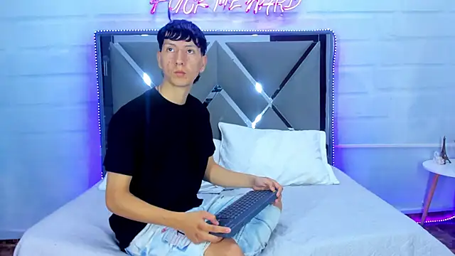 BunnyLove  online show from 6, 4, 2026