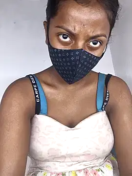 Royal-girl78 online show from 18, 2, 2026