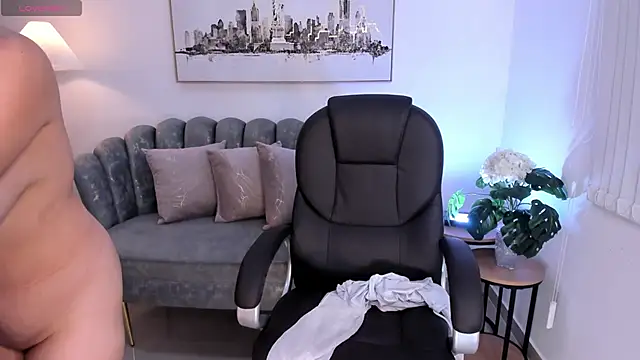 Snapshot of thiara_scarlet_ chatting on 24, 2, 2026 thiara scarlet online show from 24, 2, 2026