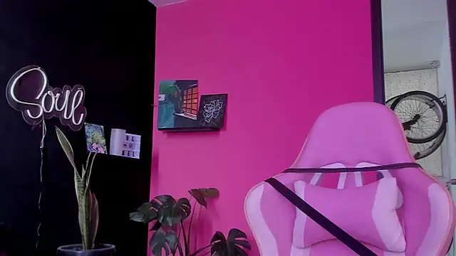 Snapshot of azula_lillet chatting on 18, 4, 2026 azula lillet online show from 18, 4, 2026
