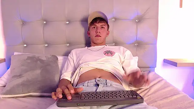 Snapshot of johnny_blake_ chatting on 7, 1, 2026 johnny blake online show from 7, 1, 2026