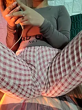 Snapshot of -LunaLust chatting on 8, 1, 2026 -LunaLust online show from 8, 1, 2026