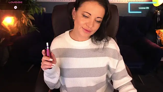 Dafni Monn online show from 19, 10, 2025