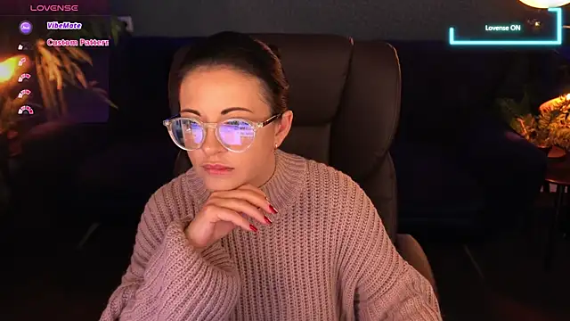 Dafni Monn online show from 7, 11, 2025