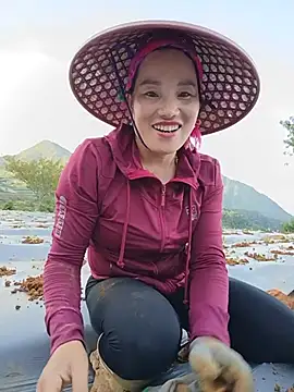 Snapshot of yu--yo chatting on 4, 7, 2026 yu--yo online show from 4, 7, 2026