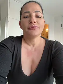 Snapshot of Maya-www chatting on 1, 3, 2026 Maya-www online show from 1, 3, 2026