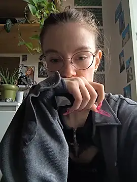 Snapshot of Shy_Bamby chatting on 17, 6, 2026 Shy Bamby online show from 17, 6, 2026