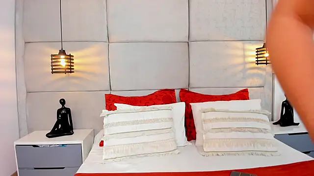 Snapshot of IvonneOwen chatting on 4, 2, 2026 IvonneOwen online show from 4, 2, 2026