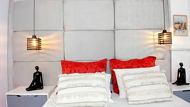 Snapshot of IvonneOwen chatting on 9, 2, 2026 IvonneOwen online show from 9, 2, 2026