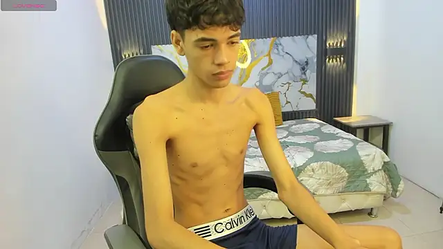 Snapshot of Dark_Desiree18 chatting on 15, 2, 2026 Dark Desiree18 online show from 15, 2, 2026