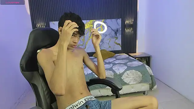 Snapshot of Dark_Desiree18 chatting on 18, 2, 2026 Dark Desiree18 online show from 18, 2, 2026