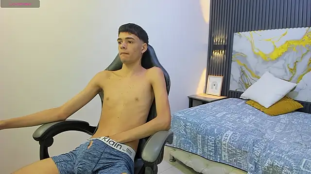 Snapshot of Dark_Desiree18 chatting on 25, 2, 2026 Dark Desiree18 online show from 25, 2, 2026