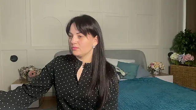  SilkyShadow  online show from 5, 4, 2026