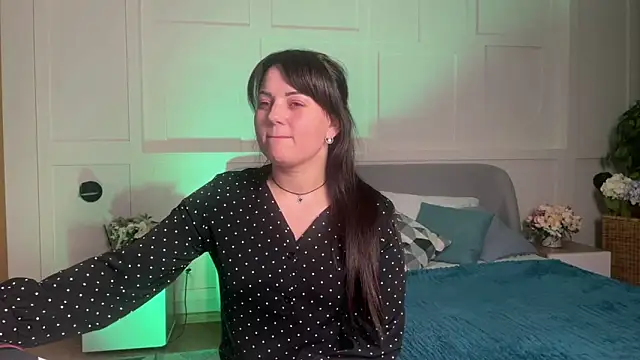  SilkyShadow  online show from 6, 4, 2026