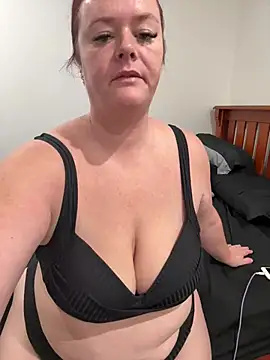 Snapshot of carinabro10 chatting on 19, 4, 2026 carinabro10 online show from 19, 4, 2026