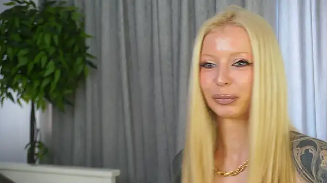 Snapshot of LanaReals chatting on 4, 3, 2026 LanaReals online show from 4, 3, 2026