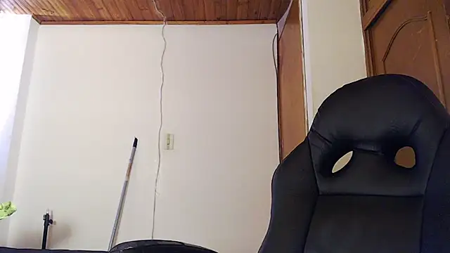 Shanel Lozano online show from 16, 4, 2026