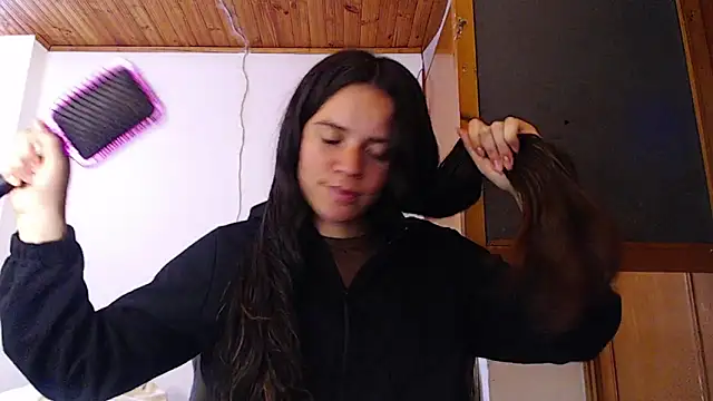 Snapshot of Shanel_Lozano chatting on 7, 5, 2026 Shanel Lozano online show from 7, 5, 2026