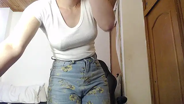 Snapshot of Shanel_Lozano chatting on 13, 5, 2026 Shanel Lozano online show from 13, 5, 2026