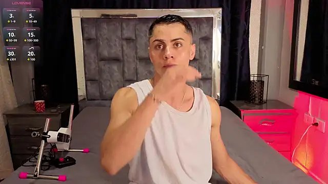 Snapshot of LeoMonnroe chatting on 12, 7, 2026 LeoMonnroe online show from 12, 7, 2026