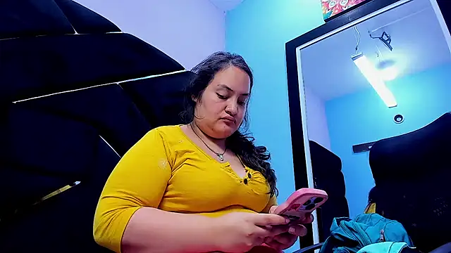 Snapshot of MiaRouss69 chatting on 8, 5, 2026 MiaRouss69 online show from 8, 5, 2026