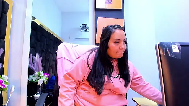 Snapshot of MiaRouss69 chatting on 21, 6, 2026 MiaRouss69 online show from 21, 6, 2026