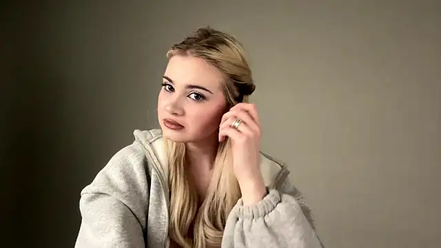 Snapshot of KariJarecke chatting on 18, 2, 2026 KariJarecke online show from 18, 2, 2026