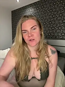 SexyBlondJoanna online show from 8, 3, 2026