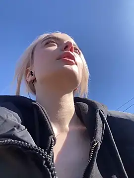 aka Blonde online show from 7, 4, 2026