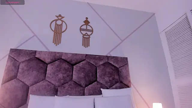 emily nova  online show from 5, 4, 2026