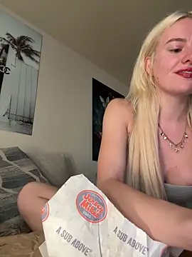Snapshot of blondebunny999_999 chatting on 8, 5, 2026 blondebunny999 999 online show from 8, 5, 2026