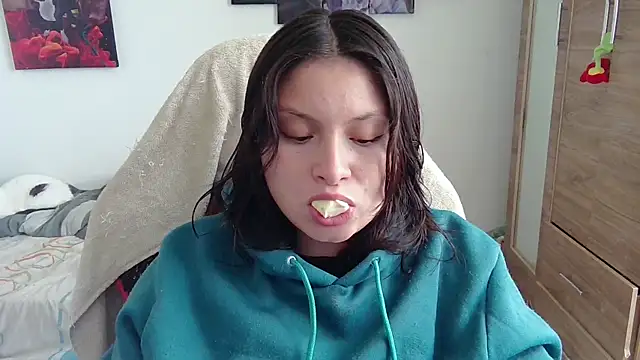 Snapshot of yessica_gomez01 chatting on 18, 5, 2026 yessica gomez01 online show from 18, 5, 2026