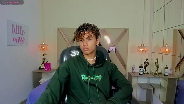 Anyelo Twink online show from 4, 6, 2026